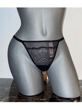 Victoria’s Secret Very Sexy V-string Thong Panty Underwear. Size Medium.NWT